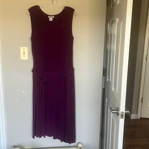 Sleeveless a line dress. Asymmetrical hem bow detail